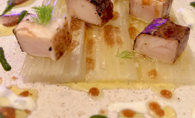 L'espadon maturé ,laqué et torché ,blettes vinaigette asiatique