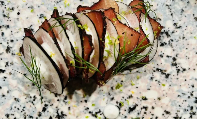 Le thon maturé ,radis noir et crème cheese au citron
