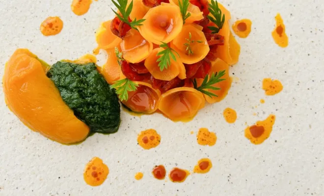 Le chorizo de la mer ,carottes au curcuma ,pesto fanes à la menthe et huile d'harissa